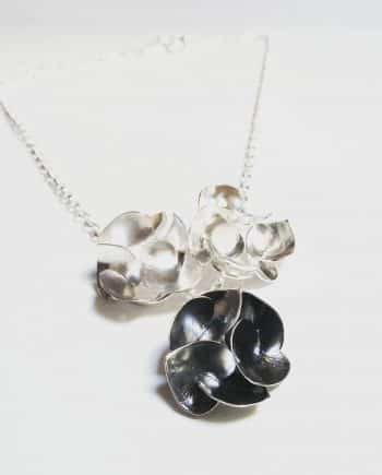 Soul in Link Three Peony Necklace
