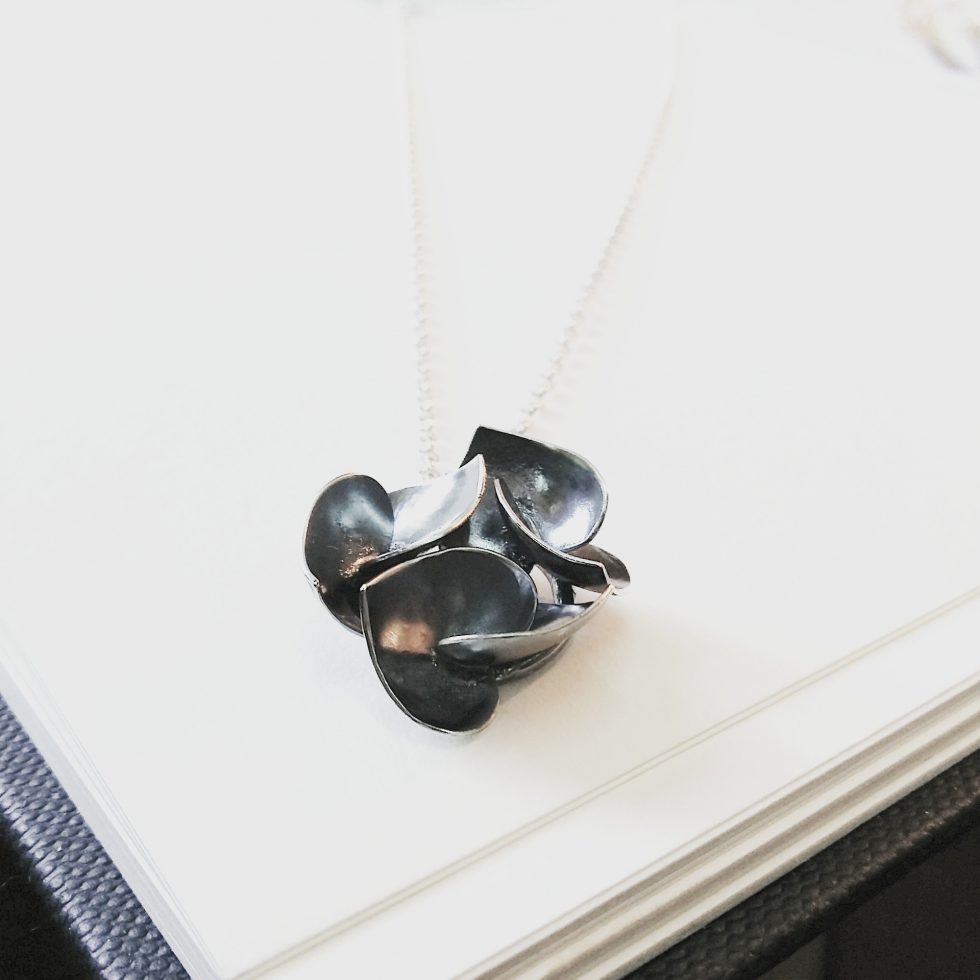 Soul in Link Peony Necklace