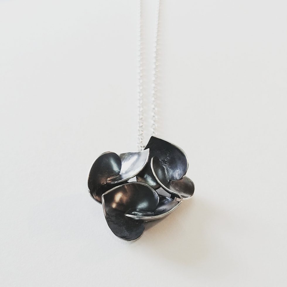 Soul in Link Peony Necklace