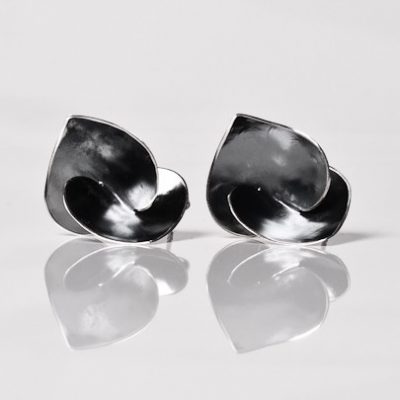 Soul in Link large oxidised stud earrings