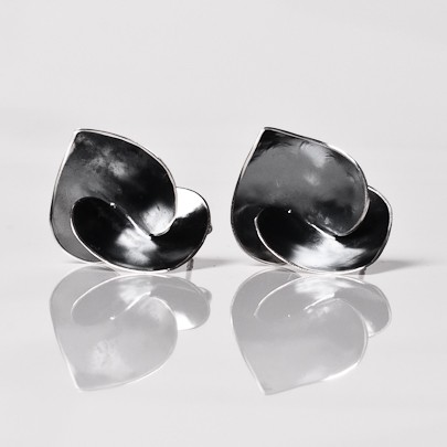 Soul in Link large oxidised stud earrings