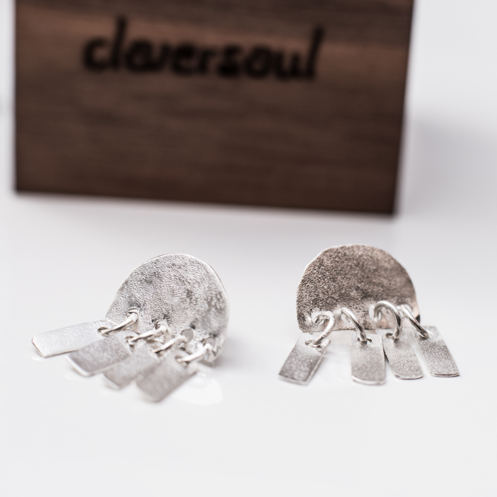 Fringe Studs