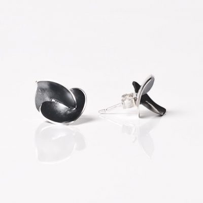 Soul in Link petite oxidised stud earrings