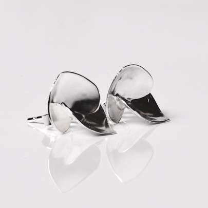 Soul in Link petite stud earrings