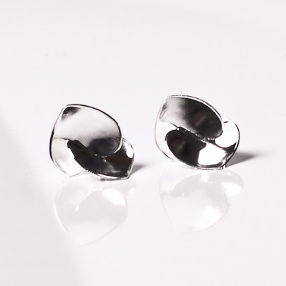 Soul in Link petite stud earrings