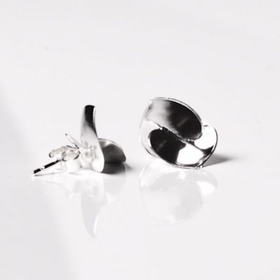 Soul in Link petite stud earrings