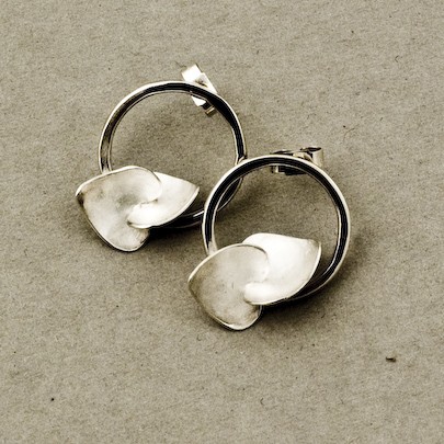 Soul in Link Stud Earrings