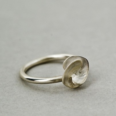 Soul In link Small Heart Motif Ring