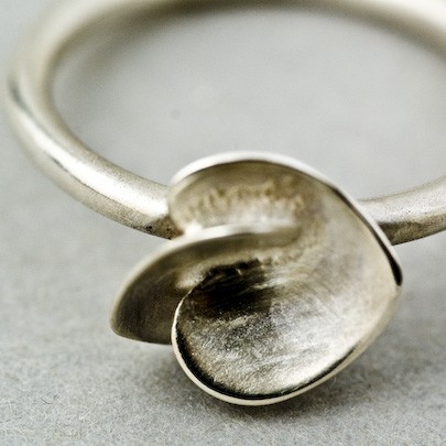 Soul In link Small Heart Motif Ring