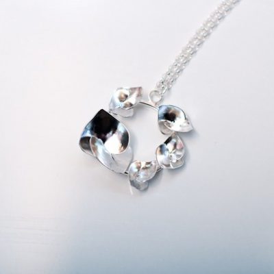 Soul in link Flower necklace