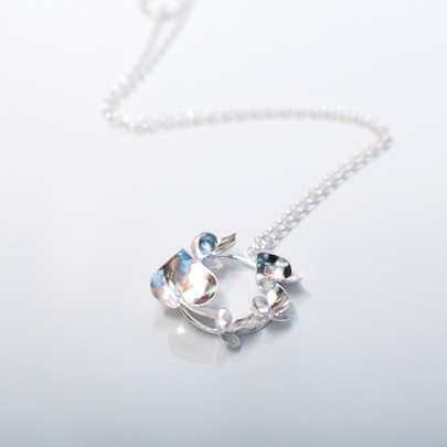Soul in link Flower necklace