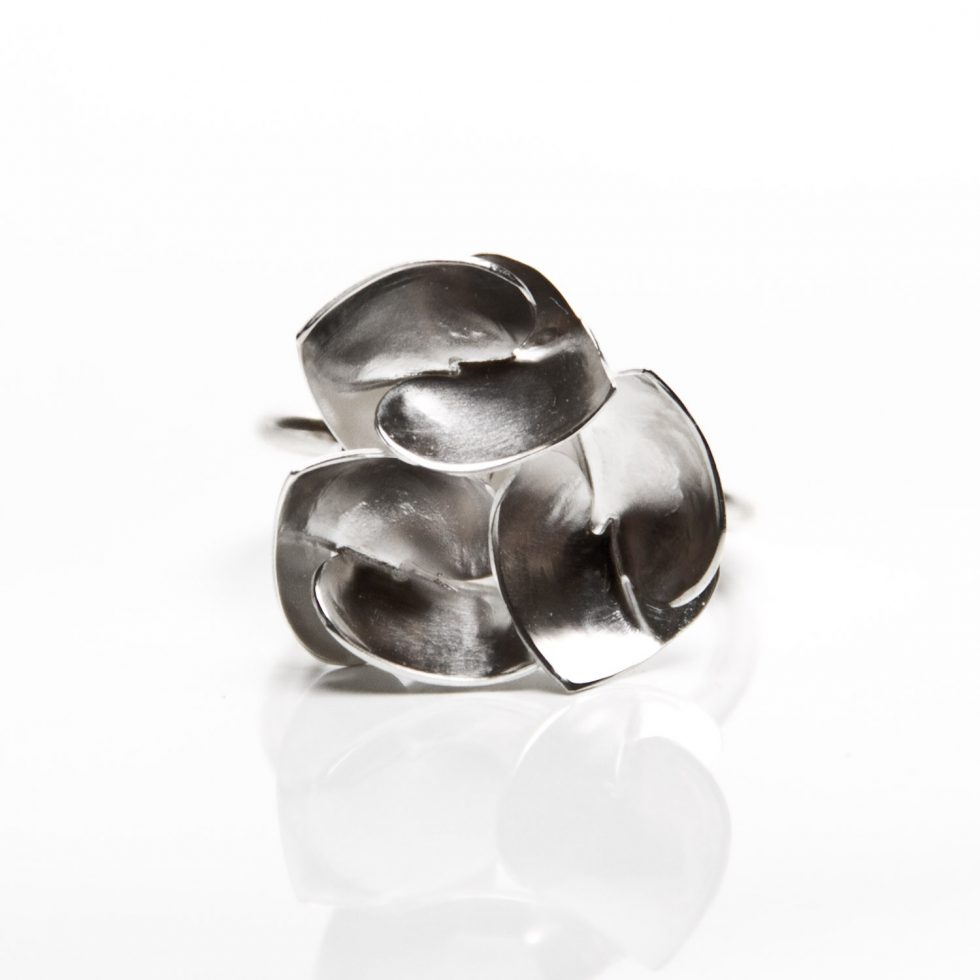 Soul in Link Peony Ring