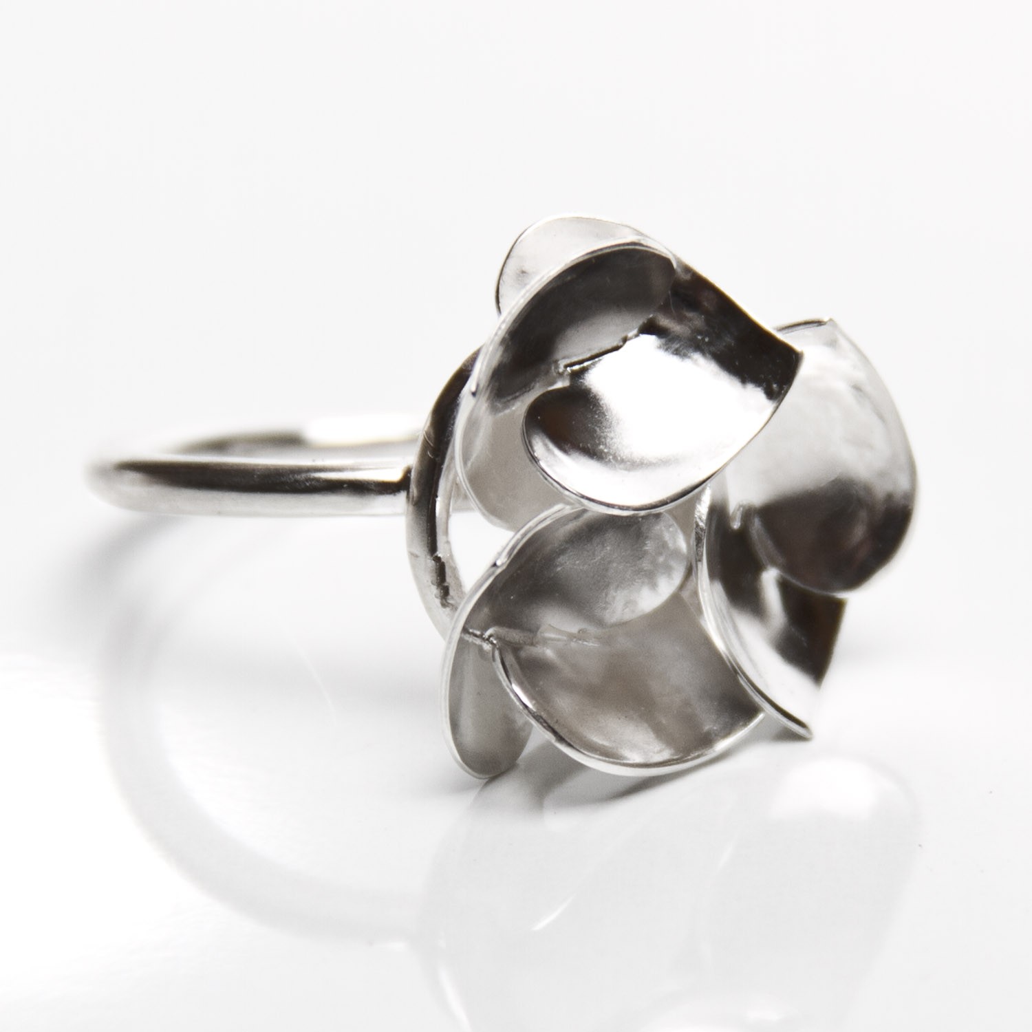 Soul in Link Peony Ring